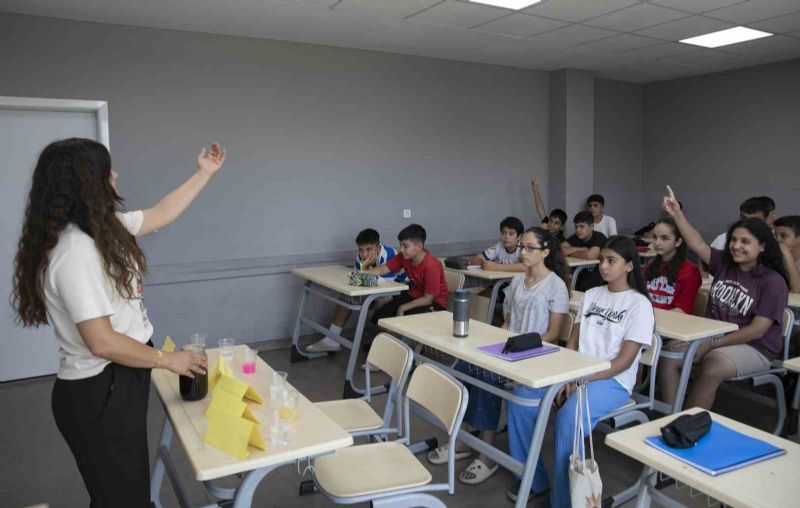 Mersin’de ücretsiz yaz atölyeleri öğrencilerden yoğun ilgi görüyor