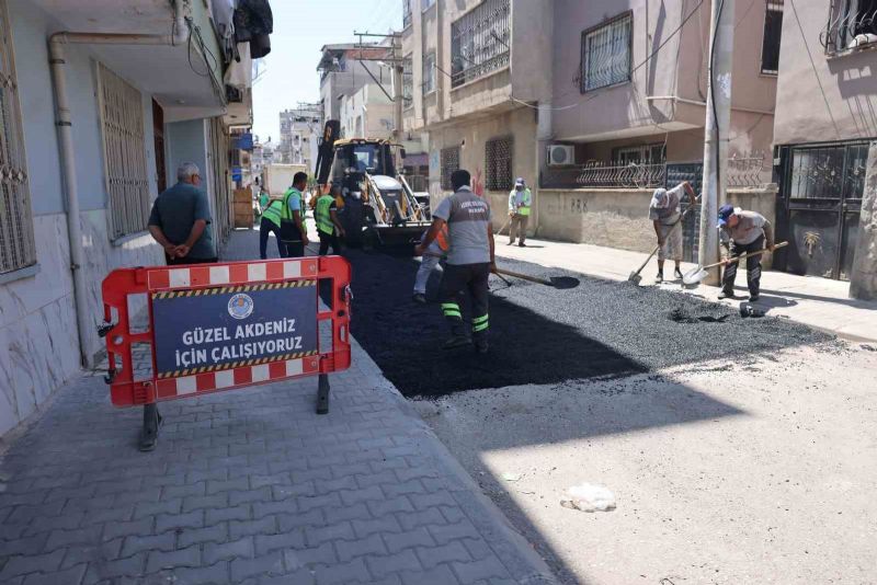 Akdeniz’de yol ve kaldırım çalışmaları aralıksız sürüyor