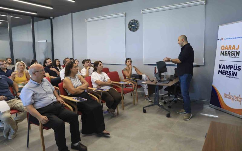 Mersin’de gençler dijital kariyer için LinkedIn eğitimi aldı