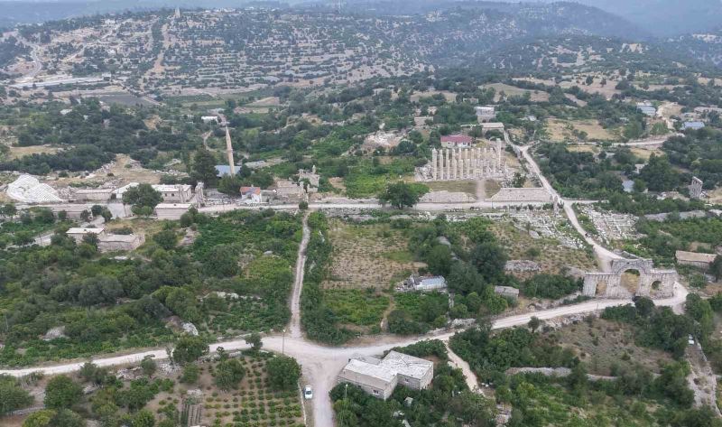 Torosların eteğinde Olba Krallığı’nın ibadet yeri ’Uzuncaburç’ misafirlerini ağırlıyor