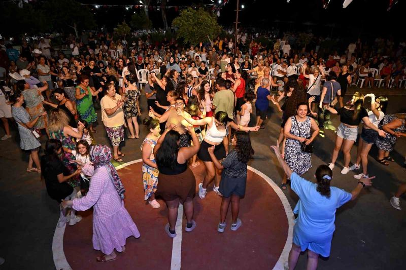 Mersin’de 'Yaz Dostum’ konserleri vatandaşları müzikle buluşturuyor