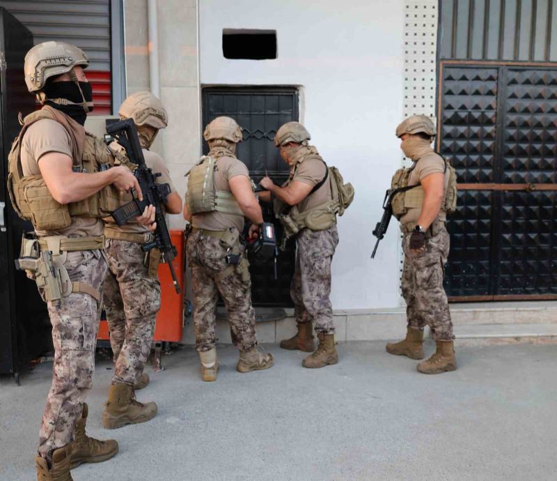 Mersin merkezli yasa dışı bahis operasyonunda 67 gözaltı
